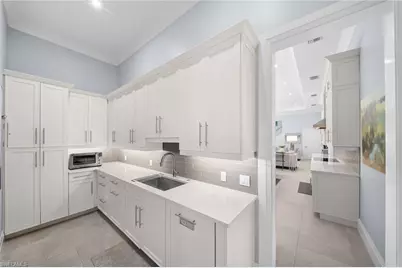 665 10th St N, Naples, FL 34102 - Photo 7