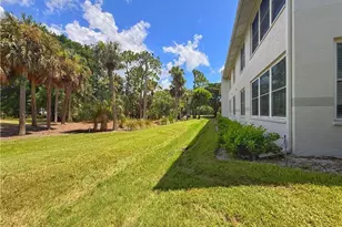 1310 Charleston Square Dr, Naples, FL 34110 - Photo 37
