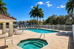 912 Hampton Cir, Naples, FL 34105 - Photo 15