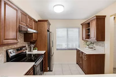 221 Fox Glen Dr #2302, Naples, FL 34104 - Photo 9