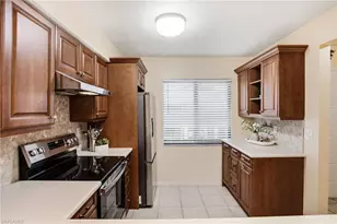 221 Fox Glen Dr, Naples, FL 34104 - Photo 9