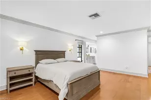 2472 Pinewoods Cir, Naples, FL 34105 - Photo 11