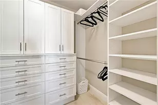 9103 Vanderbilt Dr, Naples, FL 34108 - Photo 25