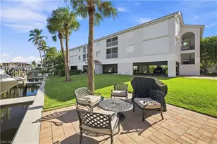 9103 Vanderbilt Dr, Naples, FL 34108 - Photo 27