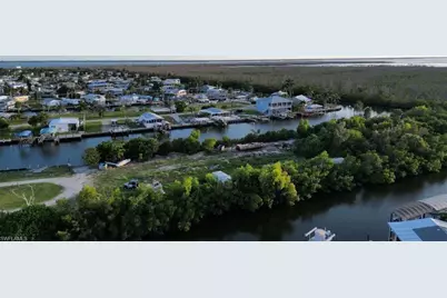 3853 Cherry Ln, Saint James City, FL 33956 - Photo 5