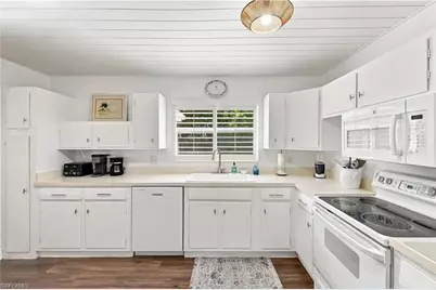 1342 11th St N, Naples, FL 34102 - Photo 9