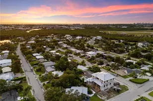 2160 Holiday Ln, Naples, FL 34104 - Photo 27