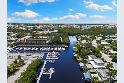 2160 Holiday Ln, Naples, FL 34104 - Photo 29