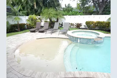 349 Sweet Bay Ln, Naples, FL 34119 - Photo 25