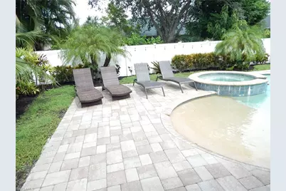 349 Sweet Bay Ln, Naples, FL 34119 - Photo 27