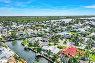 1250 Tuna Ct, Naples, FL 34102 - Photo 31