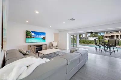 1250 Tuna Ct, Naples, FL 34102 - Photo 5