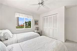 10686 Gulf Shore Dr, Naples, FL 34108 - Photo 15