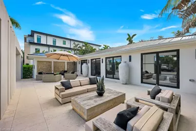 1095 Sandpiper St, Naples, FL 34102 - Photo 5