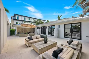 1095 Sandpiper St, Naples, FL 34102 - Photo 5
