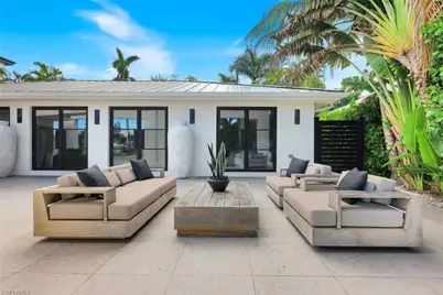 1095 Sandpiper St, Naples, FL 34102 - Photo 7