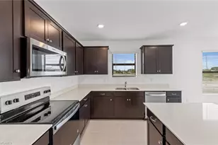 624 Oasis Lk Pl, Lehigh Acres, FL 33936 - Photo 11