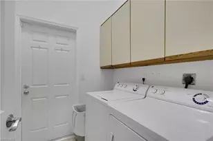 437 Fox Den Cir, Naples, FL 34104 - Photo 25