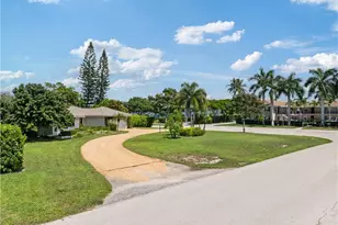 717 Rudder Rd, Naples, FL 34102 - Photo 17