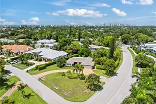 717 Rudder Rd, Naples, FL 34102 - Photo 5