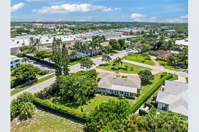 717 Rudder Rd, Naples, FL 34102 - Photo 3