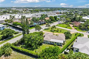 717 Rudder Rd, Naples, FL 34102 - Photo 3