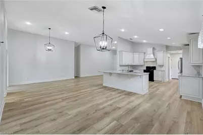 7052 Timberland Cir, Naples, FL 34109 - Photo 9