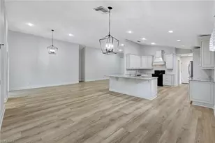 7052 Timberland Cir, Naples, FL 34109 - Photo 9