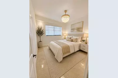 4590 E 9th Ln, Hialeah, FL 33013 - Photo 11