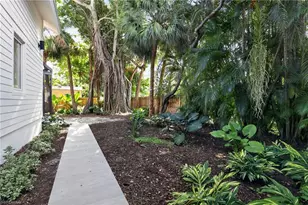 1195 Mockingbird Ln, Naples, FL 34104 - Photo 43