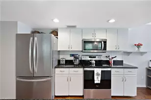 520 Club Side Dr, Naples, FL 34110 - Photo 9