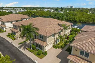 2439 Breakwater Wy, Naples, FL 34112 - Photo 3