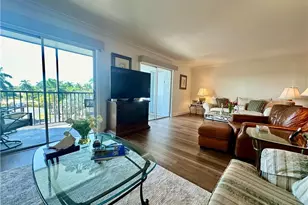 555 Park Shore Dr, Naples, FL 34103 - Photo 11