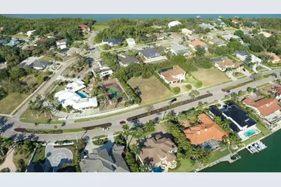 571 S Barfield Dr, Marco Island, FL 34145 - Photo 9