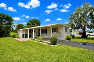 591 Cape Florida Ln, Naples, FL 34104 - Photo 5