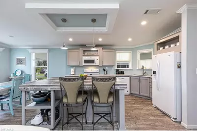585 Cape Florida Ln, Naples, FL 34104 - Photo 9