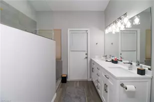 700 Lambton Ln, Naples, FL 34104 - Photo 11