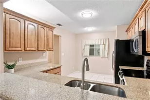 749 Landover Cir, Naples, FL 34104 - Photo 7