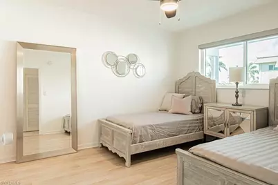 72 7th St S #203, Naples, FL 34102 - Photo 17