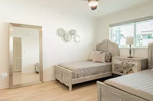 72 7th St S, Naples, FL 34102 - Photo 17