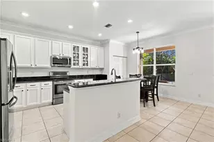 1289 Barrigona Ct, Naples, FL 34119 - Photo 9