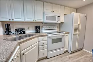 600 Neapolitan Way, Naples, FL 34103 - Photo 5