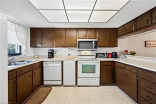 4640 Chantelle Dr, Naples, FL 34112 - Photo 5