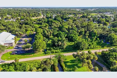 320 W Mariana Ave, North Fort Myers, FL 33903 - Photo 5