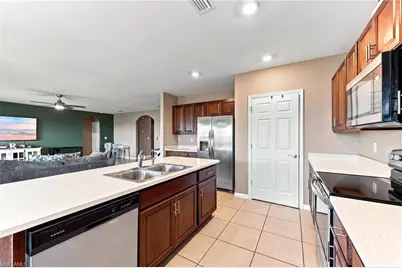 1813 NE 7th Pl, Cape Coral, FL 33909 - Photo 13