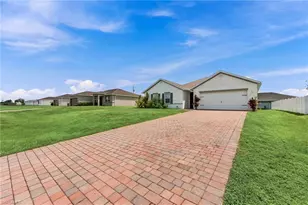 1813 NE 7th Pl, Cape Coral, FL 33909 - Photo 3