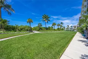 10475 Gulf Shore Dr, Naples, FL 34108 - Photo 35