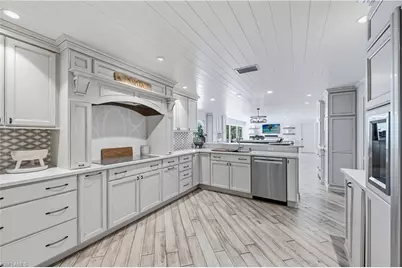 3737 Crayton Rd, Naples, FL 34103 - Photo 9