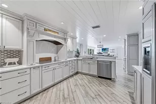 3737 Crayton Rd, Naples, FL 34103 - Photo 9