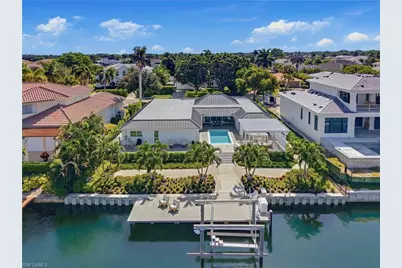 3737 Crayton Rd, Naples, FL 34103 - Photo 3